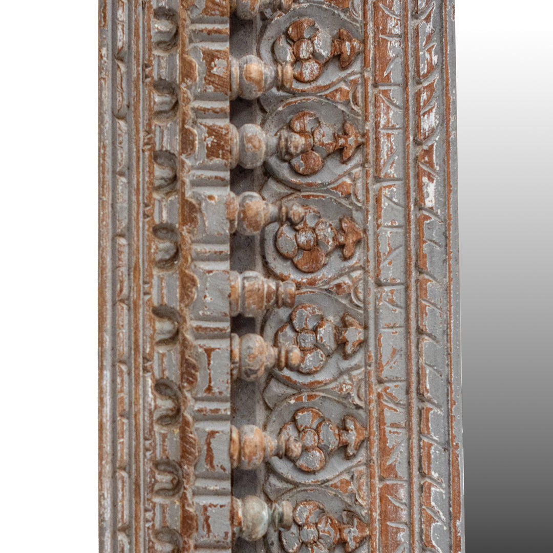 Chavi Mirror